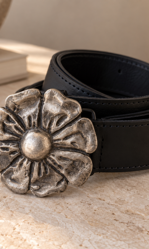 Alternative view of Cinturon Cuero Negro Flor